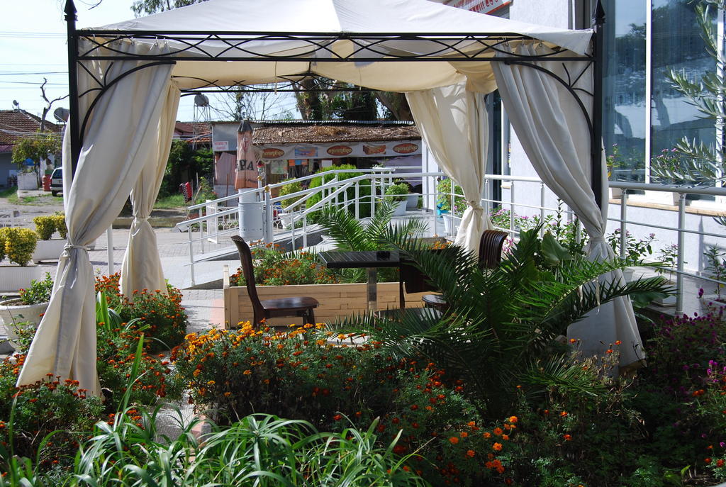 Hotel Marika Голем Екстериор снимка