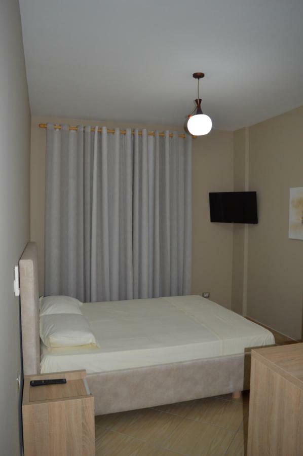 Hotel Marika Голем Екстериор снимка