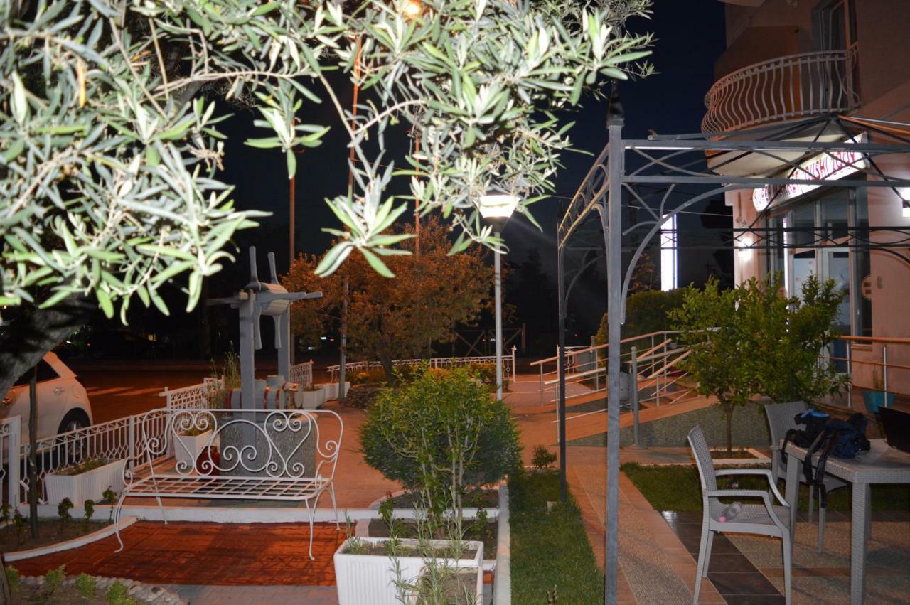 Hotel Marika Голем Екстериор снимка