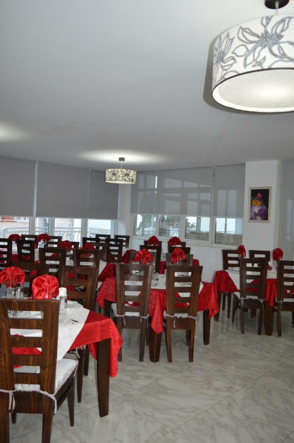 Hotel Marika Голем Екстериор снимка