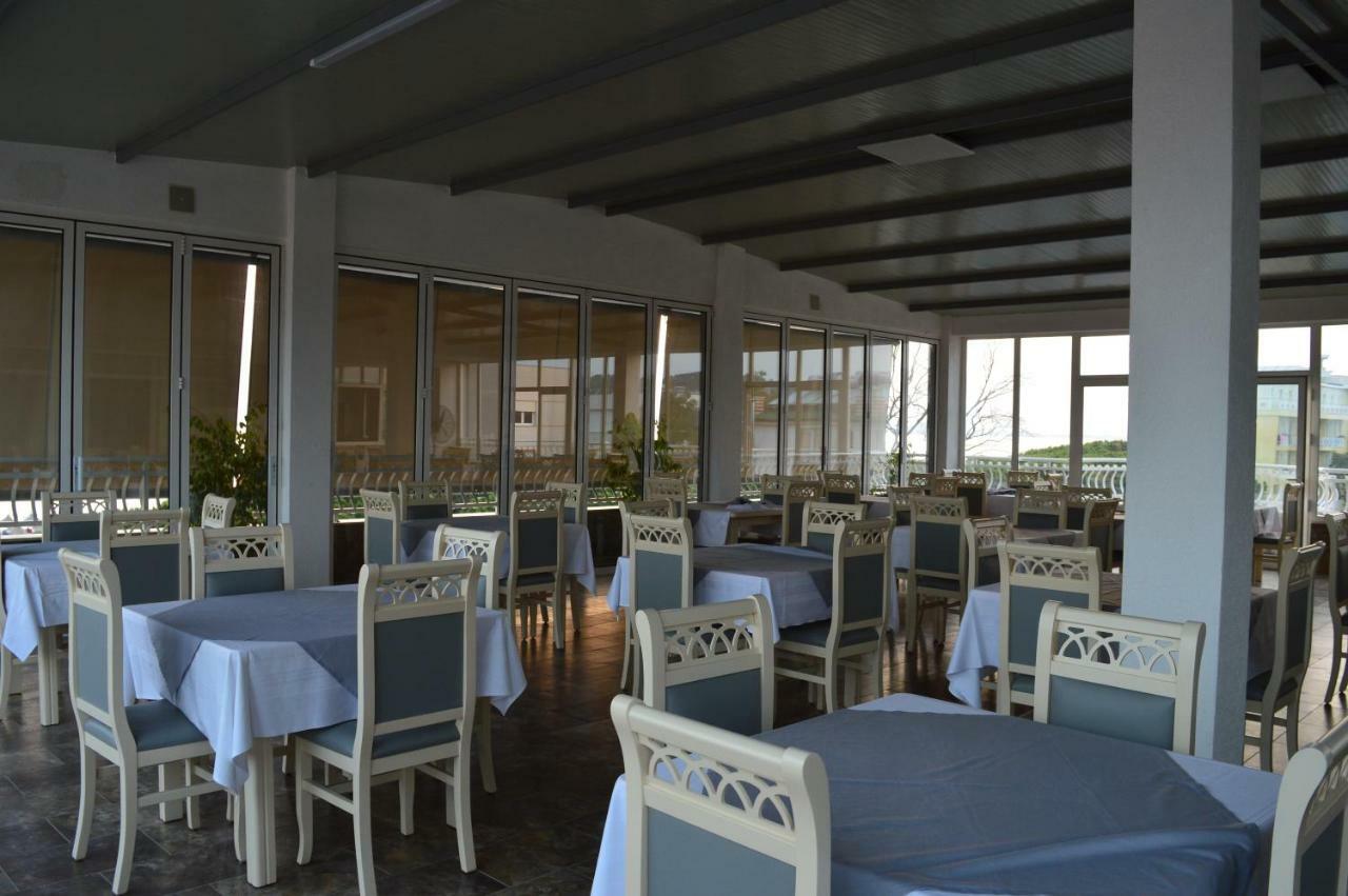 Hotel Marika Голем Екстериор снимка