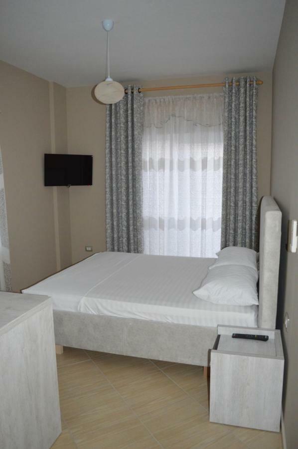 Hotel Marika Голем Екстериор снимка