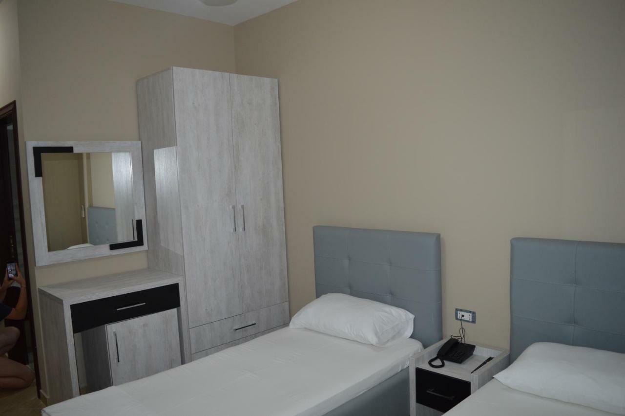 Hotel Marika Голем Екстериор снимка